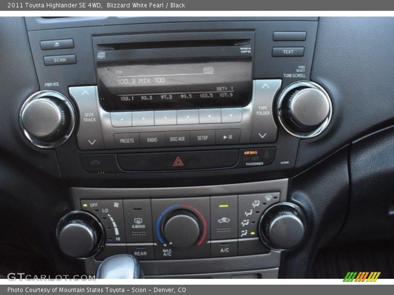Blizzard White Pearl / Black 2011 Toyota Highlander SE 4WD