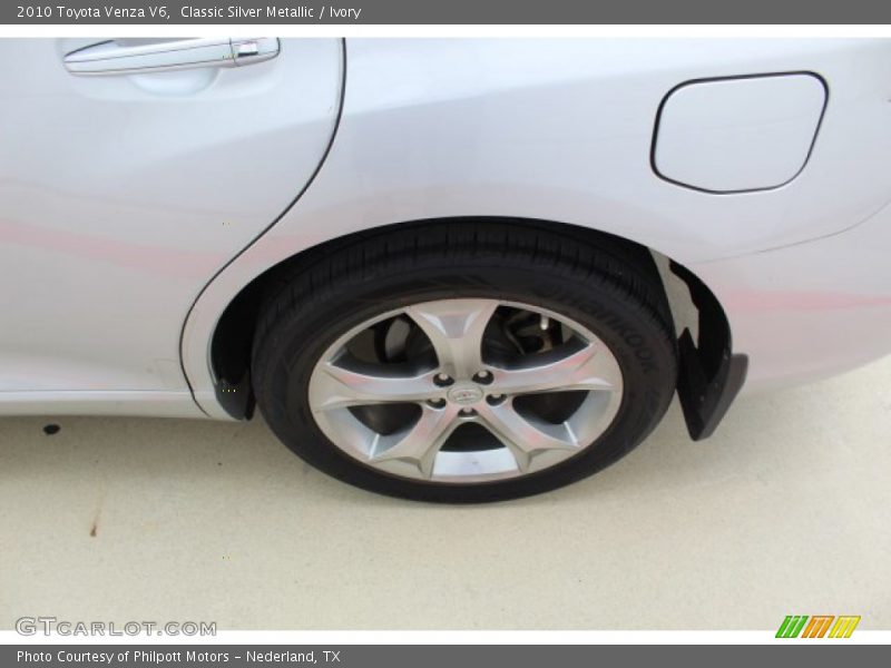 Classic Silver Metallic / Ivory 2010 Toyota Venza V6