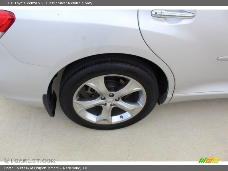 Classic Silver Metallic / Ivory 2010 Toyota Venza V6