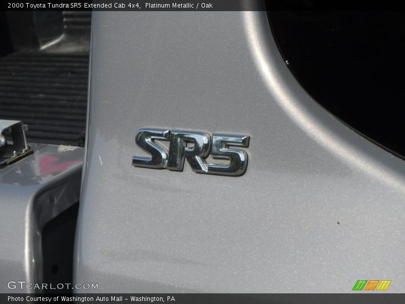 Platinum Metallic / Oak 2000 Toyota Tundra SR5 Extended Cab 4x4