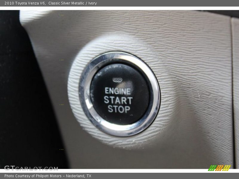 Classic Silver Metallic / Ivory 2010 Toyota Venza V6
