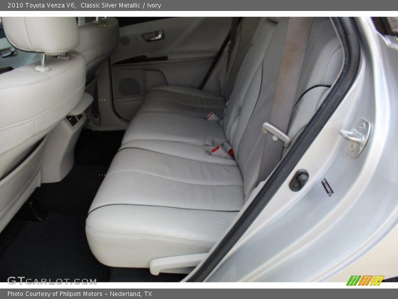 Classic Silver Metallic / Ivory 2010 Toyota Venza V6