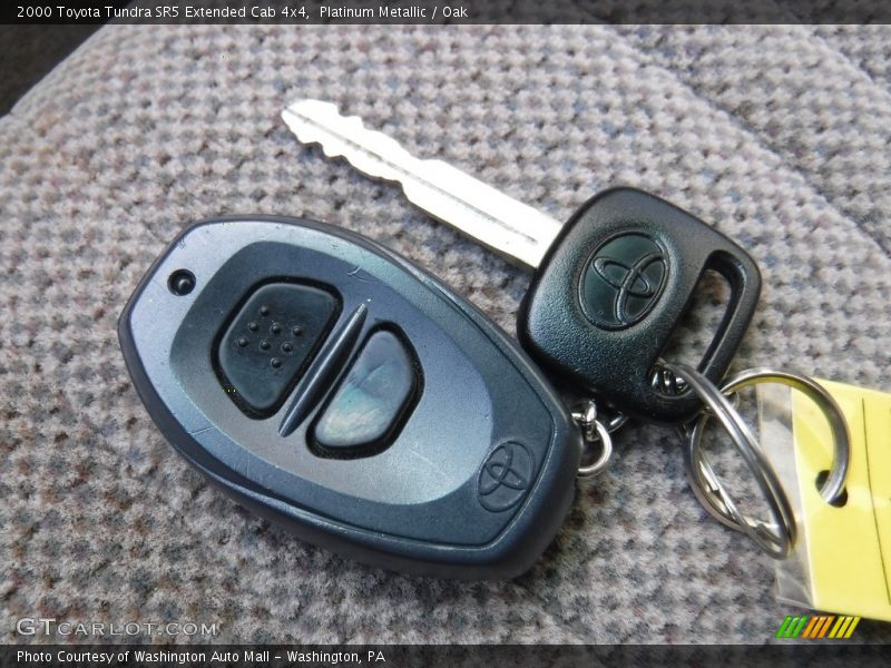 Platinum Metallic / Oak 2000 Toyota Tundra SR5 Extended Cab 4x4