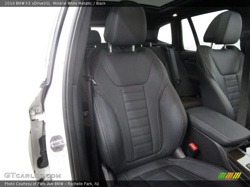 Mineral White Metallic / Black 2019 BMW X3 xDrive30i
