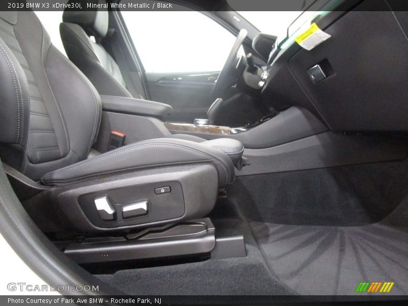 Mineral White Metallic / Black 2019 BMW X3 xDrive30i