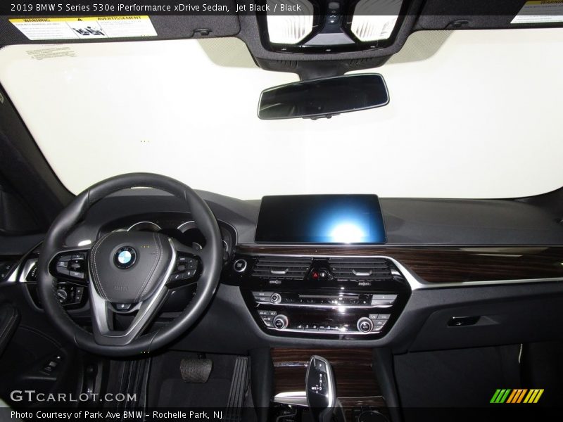 Jet Black / Black 2019 BMW 5 Series 530e iPerformance xDrive Sedan