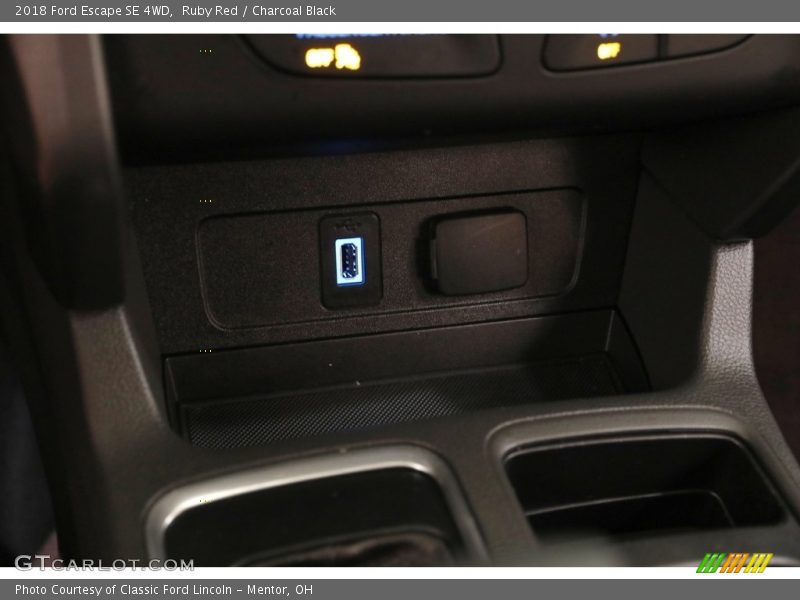 Ruby Red / Charcoal Black 2018 Ford Escape SE 4WD