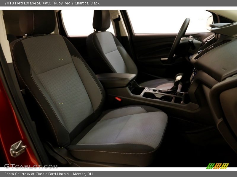 Ruby Red / Charcoal Black 2018 Ford Escape SE 4WD
