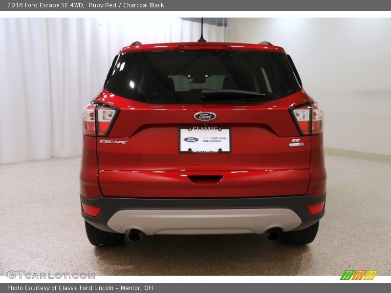 Ruby Red / Charcoal Black 2018 Ford Escape SE 4WD