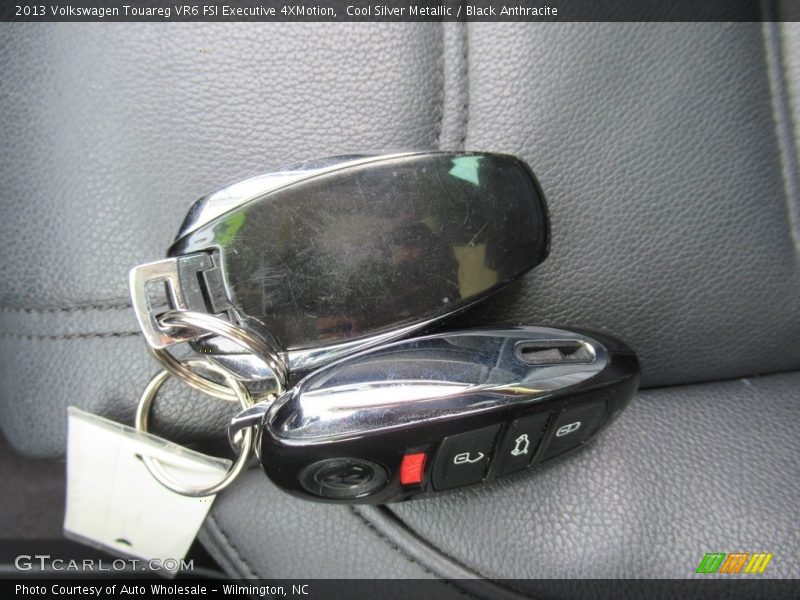 Cool Silver Metallic / Black Anthracite 2013 Volkswagen Touareg VR6 FSI Executive 4XMotion