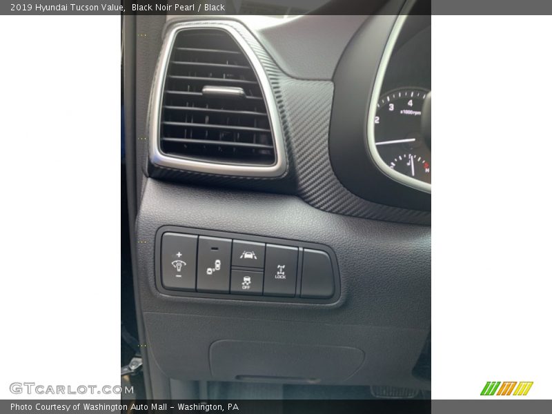 Black Noir Pearl / Black 2019 Hyundai Tucson Value