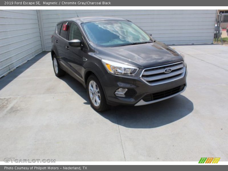 Magnetic / Chromite Gray/Charcoal Black 2019 Ford Escape SE