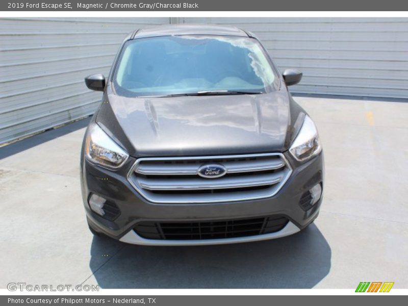 Magnetic / Chromite Gray/Charcoal Black 2019 Ford Escape SE