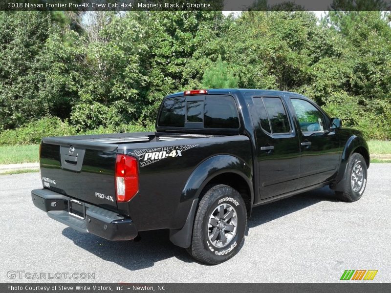 Magnetic Black / Graphite 2018 Nissan Frontier Pro-4X Crew Cab 4x4