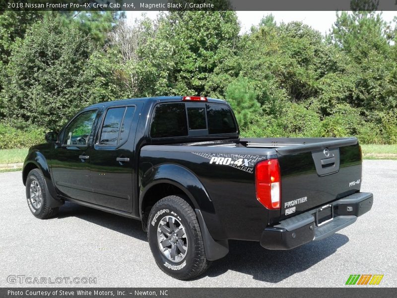Magnetic Black / Graphite 2018 Nissan Frontier Pro-4X Crew Cab 4x4