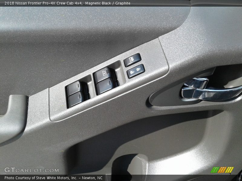 Magnetic Black / Graphite 2018 Nissan Frontier Pro-4X Crew Cab 4x4