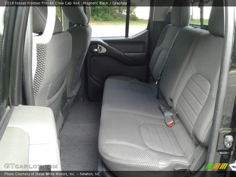 Magnetic Black / Graphite 2018 Nissan Frontier Pro-4X Crew Cab 4x4