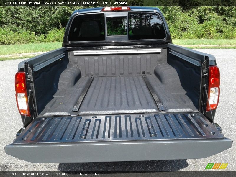 Magnetic Black / Graphite 2018 Nissan Frontier Pro-4X Crew Cab 4x4