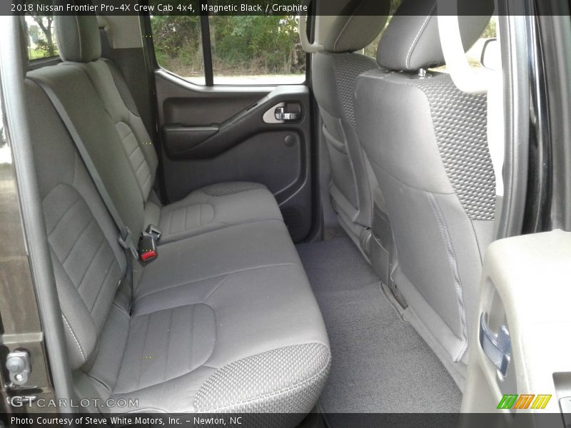 Magnetic Black / Graphite 2018 Nissan Frontier Pro-4X Crew Cab 4x4