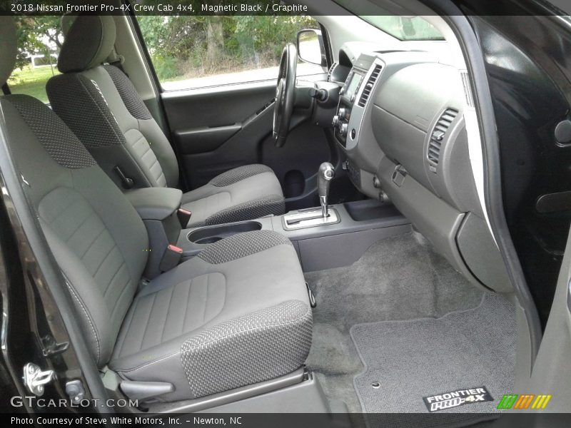 Magnetic Black / Graphite 2018 Nissan Frontier Pro-4X Crew Cab 4x4