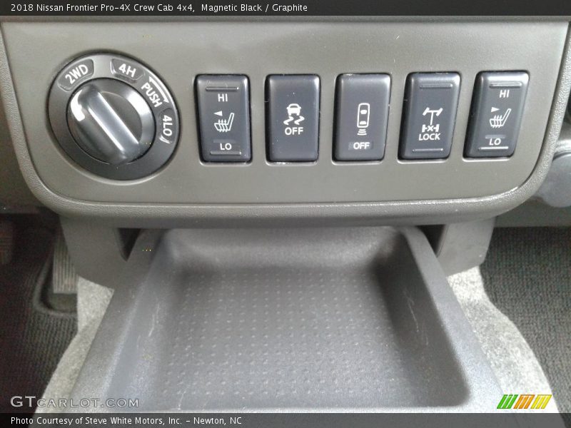 Magnetic Black / Graphite 2018 Nissan Frontier Pro-4X Crew Cab 4x4