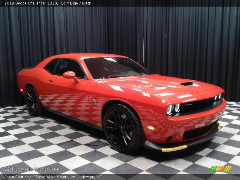 Go Mango / Black 2019 Dodge Challenger 1320