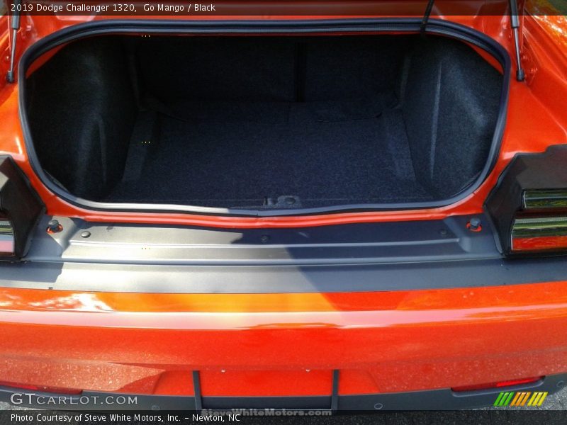 Go Mango / Black 2019 Dodge Challenger 1320
