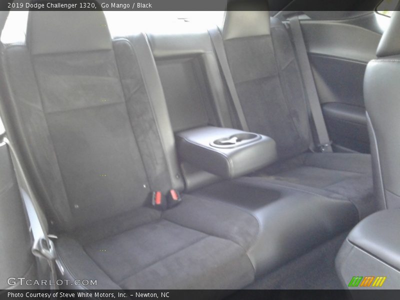 Go Mango / Black 2019 Dodge Challenger 1320