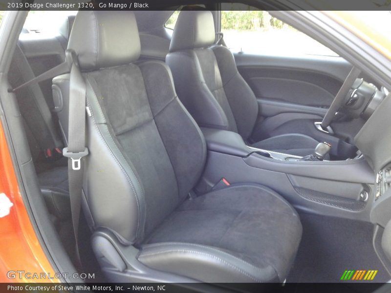Go Mango / Black 2019 Dodge Challenger 1320