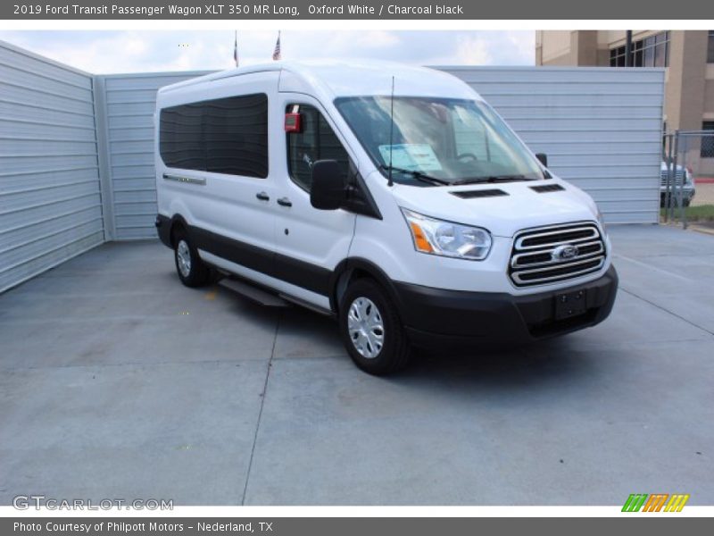 Front 3/4 View of 2019 Transit Passenger Wagon XLT 350 MR Long
