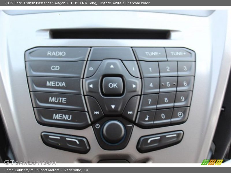 Controls of 2019 Transit Passenger Wagon XLT 350 MR Long