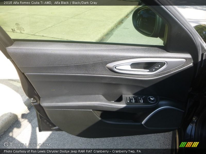 Alfa Black / Black/Dark Gray 2018 Alfa Romeo Giulia Ti AWD
