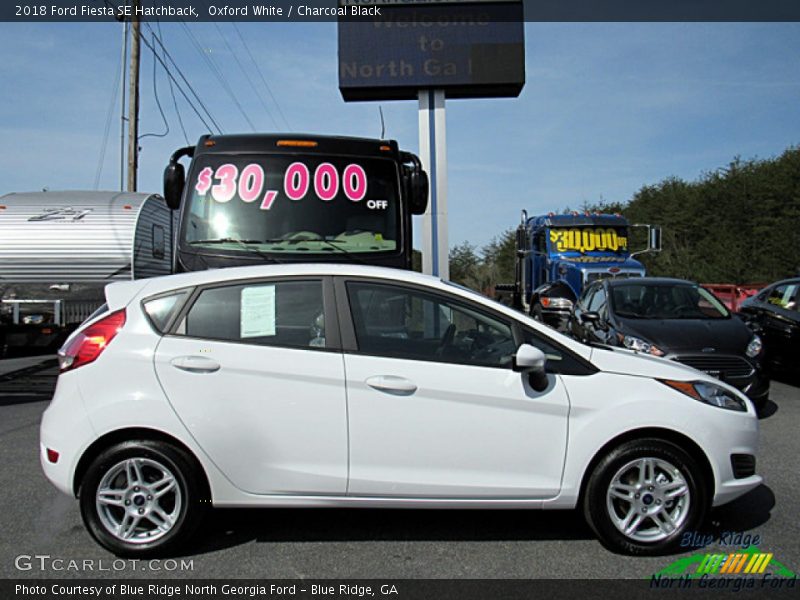 Oxford White / Charcoal Black 2018 Ford Fiesta SE Hatchback