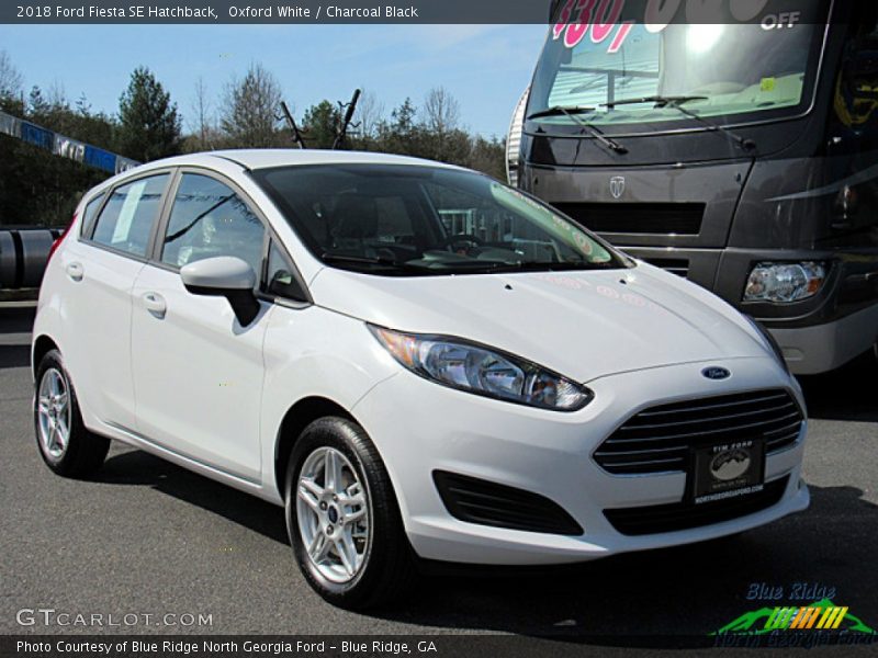 Oxford White / Charcoal Black 2018 Ford Fiesta SE Hatchback