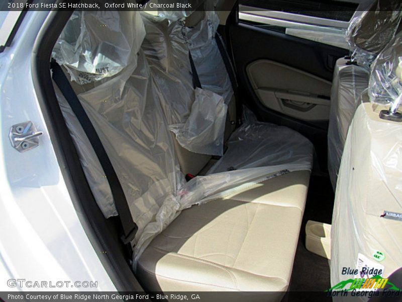 Oxford White / Charcoal Black 2018 Ford Fiesta SE Hatchback