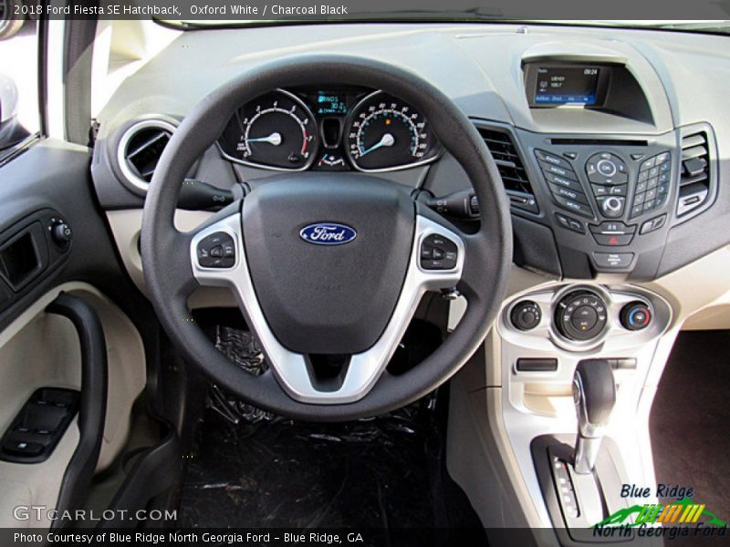 Oxford White / Charcoal Black 2018 Ford Fiesta SE Hatchback