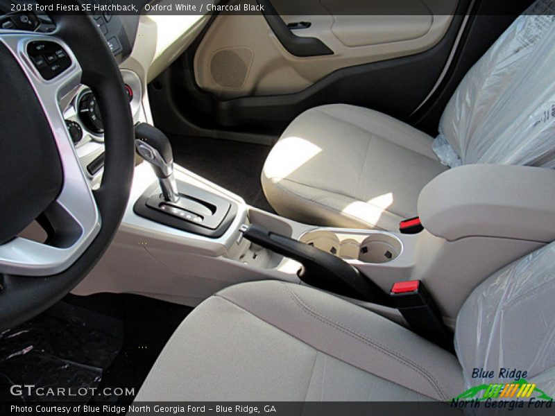 Oxford White / Charcoal Black 2018 Ford Fiesta SE Hatchback