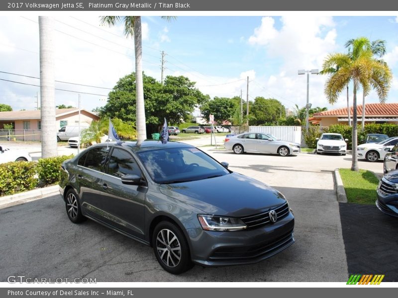 Platinum Gray Metallic / Titan Black 2017 Volkswagen Jetta SE