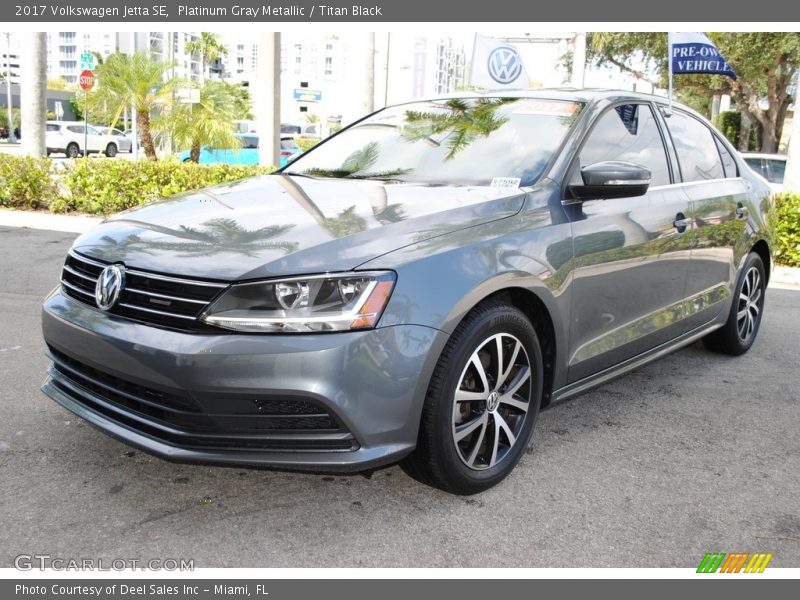 Platinum Gray Metallic / Titan Black 2017 Volkswagen Jetta SE