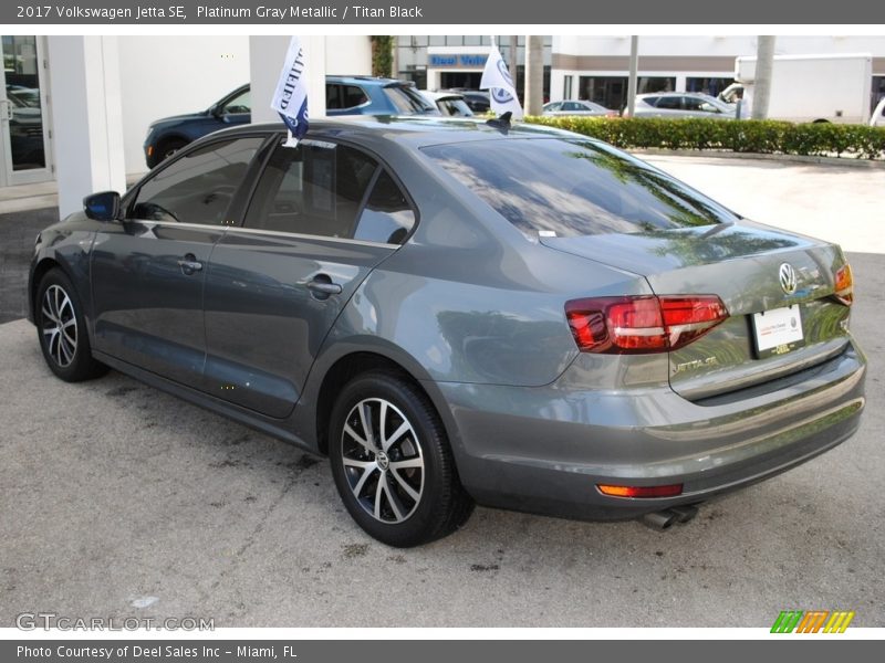 Platinum Gray Metallic / Titan Black 2017 Volkswagen Jetta SE