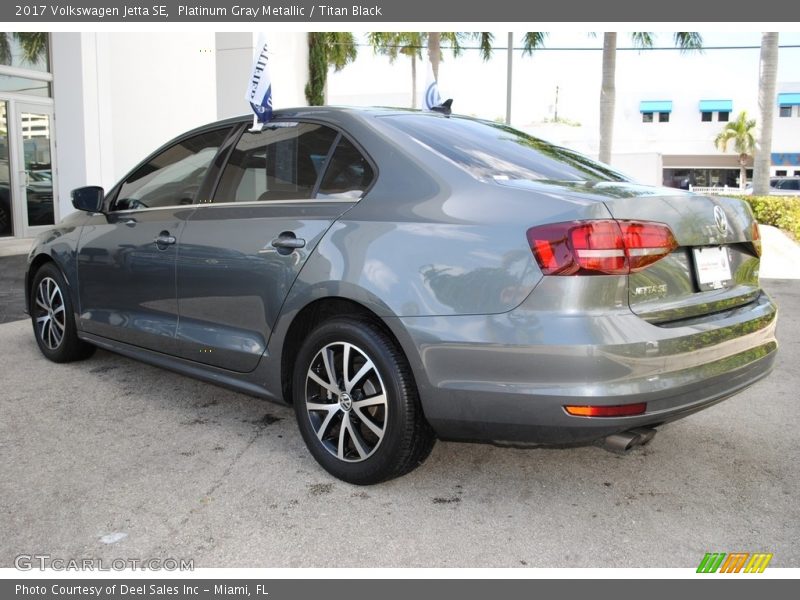 Platinum Gray Metallic / Titan Black 2017 Volkswagen Jetta SE
