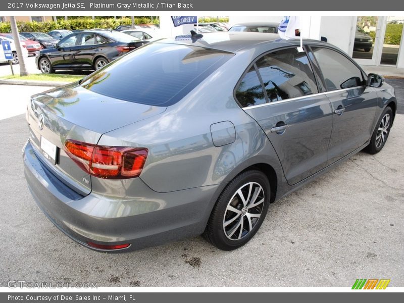 Platinum Gray Metallic / Titan Black 2017 Volkswagen Jetta SE