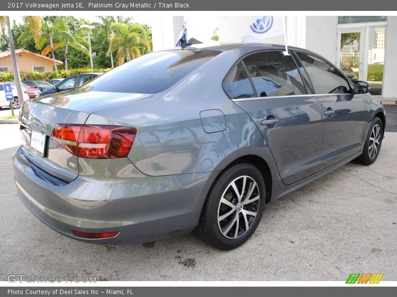 Platinum Gray Metallic / Titan Black 2017 Volkswagen Jetta SE