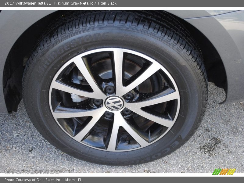 Platinum Gray Metallic / Titan Black 2017 Volkswagen Jetta SE