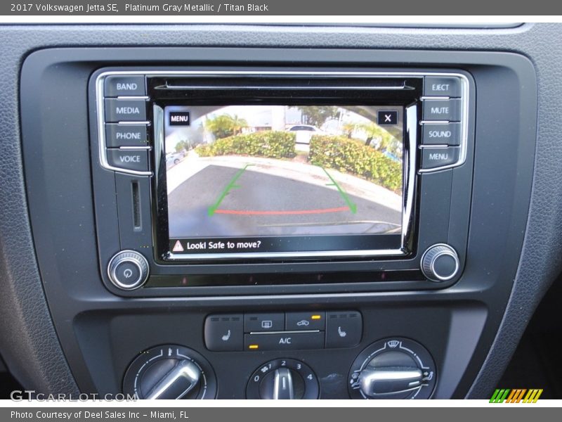 Platinum Gray Metallic / Titan Black 2017 Volkswagen Jetta SE