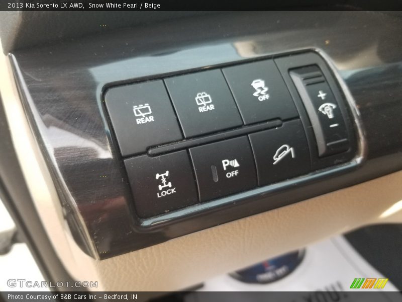 Snow White Pearl / Beige 2013 Kia Sorento LX AWD