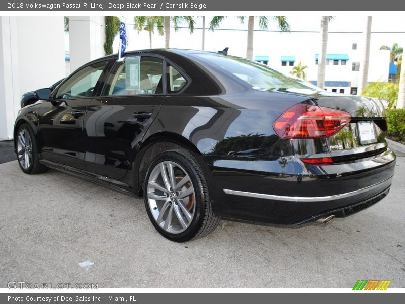 Deep Black Pearl / Cornsilk Beige 2018 Volkswagen Passat R-Line