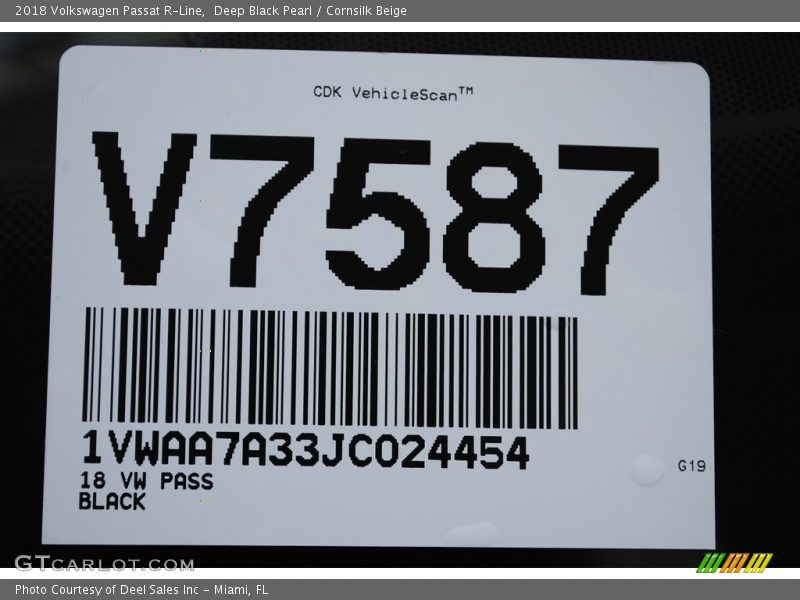 Deep Black Pearl / Cornsilk Beige 2018 Volkswagen Passat R-Line