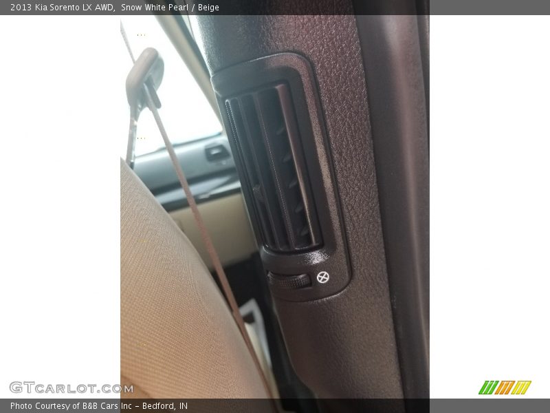 Snow White Pearl / Beige 2013 Kia Sorento LX AWD