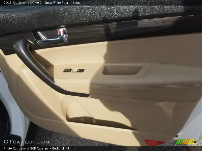 Snow White Pearl / Beige 2013 Kia Sorento LX AWD